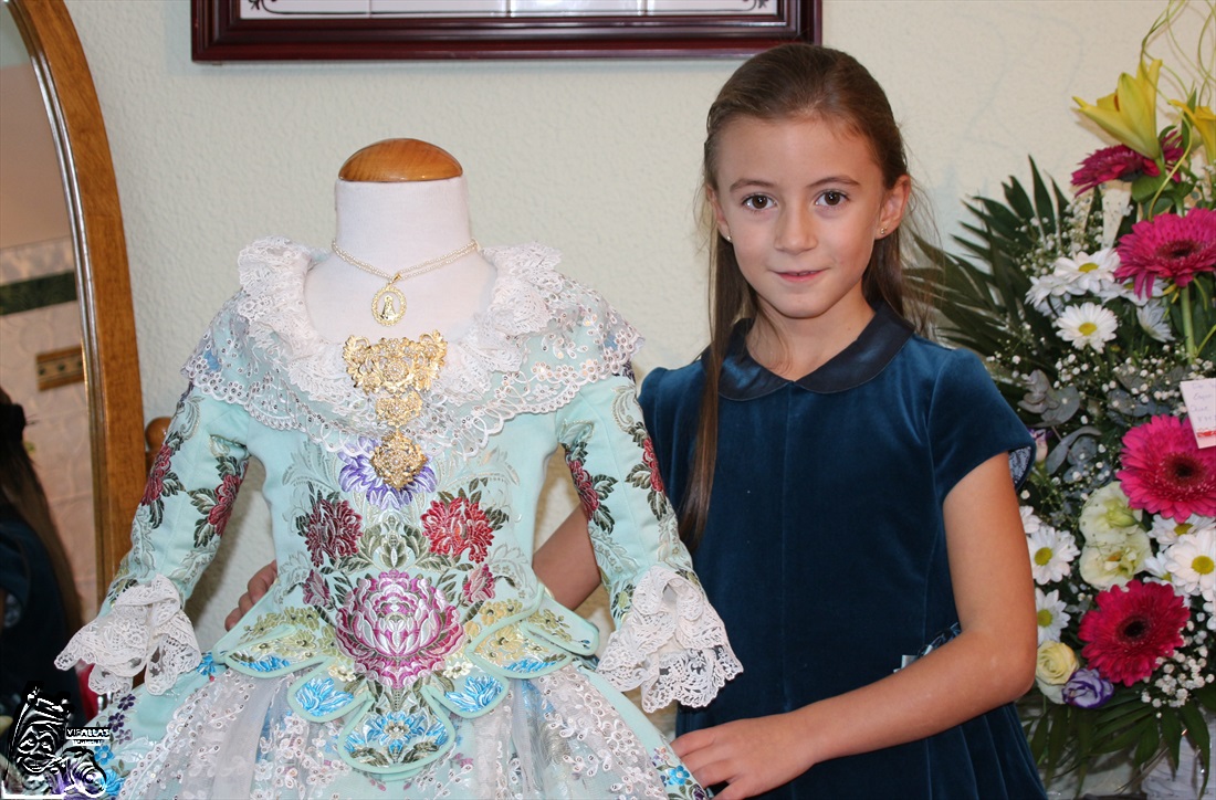  PUESTA DE  TRAJE DE LA FALLERA MAYOR INFANTIL 2018  FALLA NICOLAU ANDREU