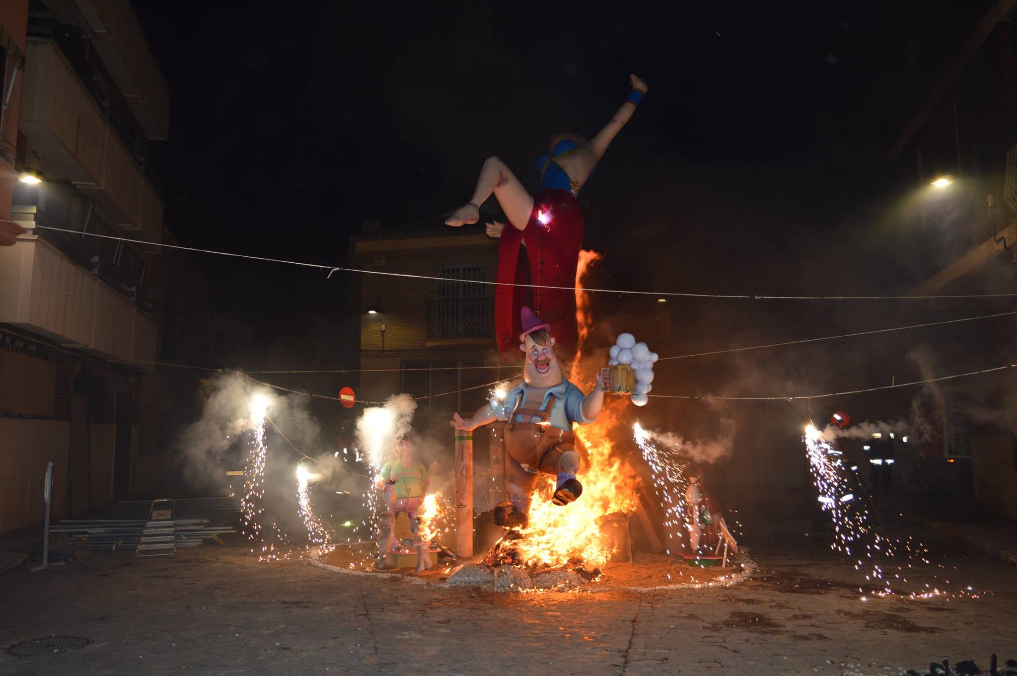  CREMA FALLA INFANTIL Y MAYOR  FALLA PLAÇA SANTA LLÚCIA