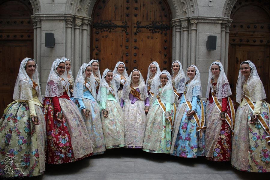  BESAMANOS A LA VIRGEN DE LOS DESAMPARADOS.