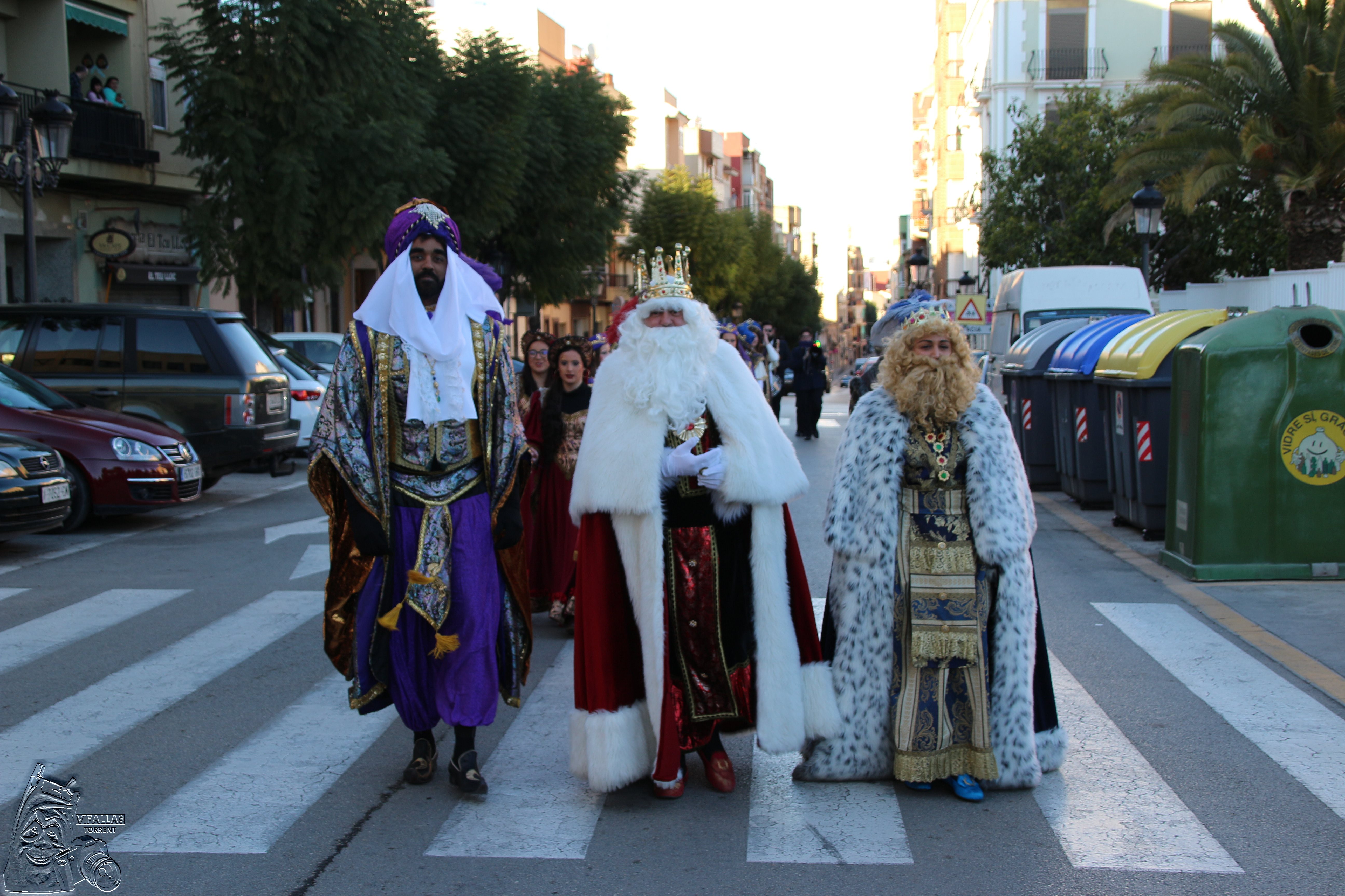  LOS REYES MAGOS VISITAN A NUESTROS MAYORES.