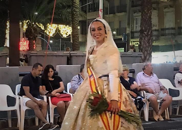  CARMEN EN LAS HOGUERAS DE SAN JUAN (ALICANTE)