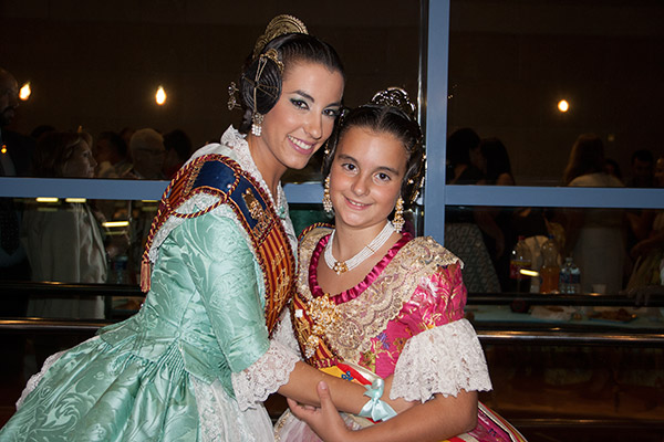  DESPEDIDA DE  ESTER VEGUER  Y  MARIA BARTUAL  COMO FALLERAS MAYORES DE TORRENT  2015