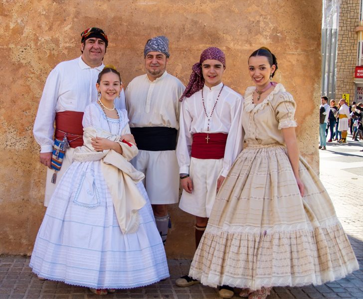  II DESFILE EN EL DÍA DE LES SAIES