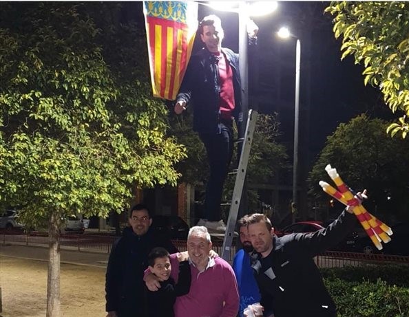  PUESTA DE BANDERAS EN TODA LA DEMARCACIÓN.  FALLA PLAÇA DE LA CONCORDIA