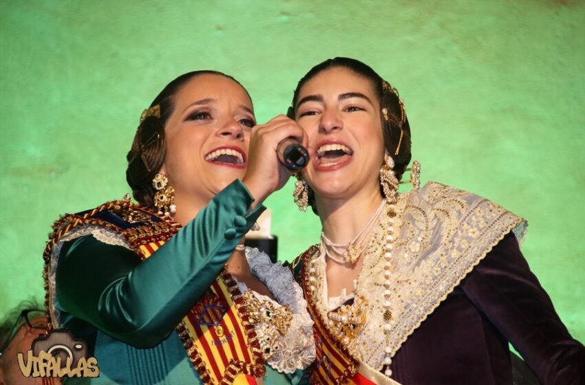  ANNA Y LORENA NOS ANUNCIAN, QUE YA ESTAMOS EN FALLAS.